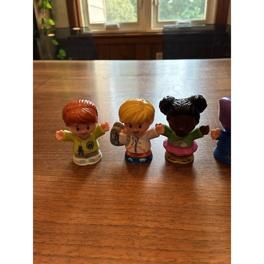 Lot Of 6 Fisher Price Little People Figures